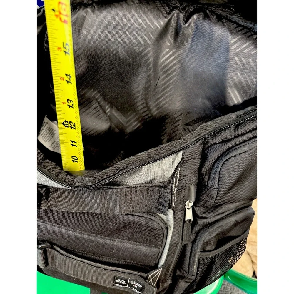 Oakley RN 96548 CA 35460 backpack Kitchen Sink Backpack 34L Capacity Gray Travel